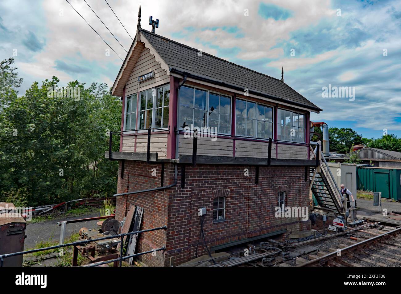 Nahaufnahme des Signalkastens am Bahnhof Rolvenden an der Kent and East Sussex Railway. Stockfoto