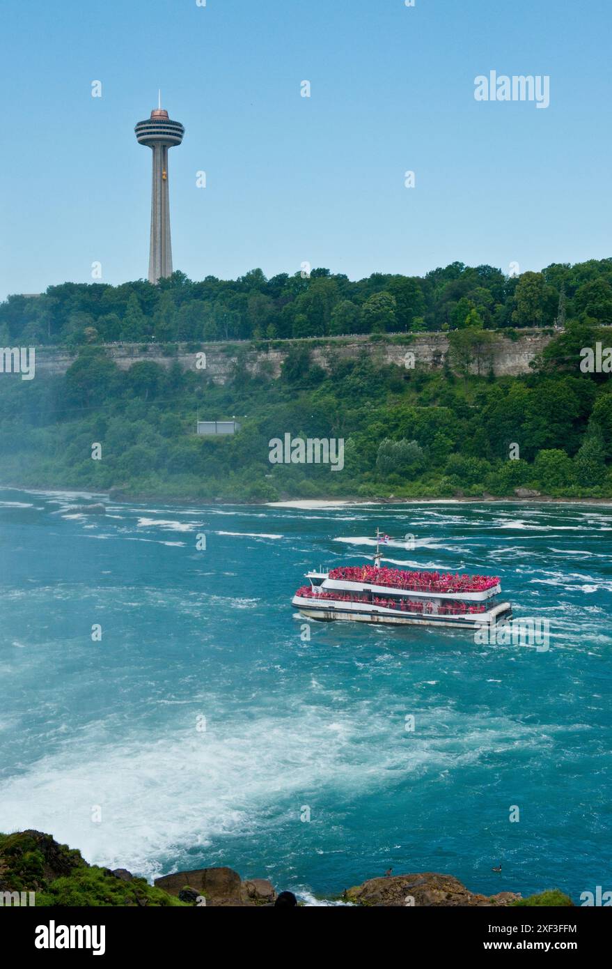 Skylon Tower mit Blick auf die Niagara-Schlucht und die Wasserfälle. Ontario, Kanada Stockfoto
