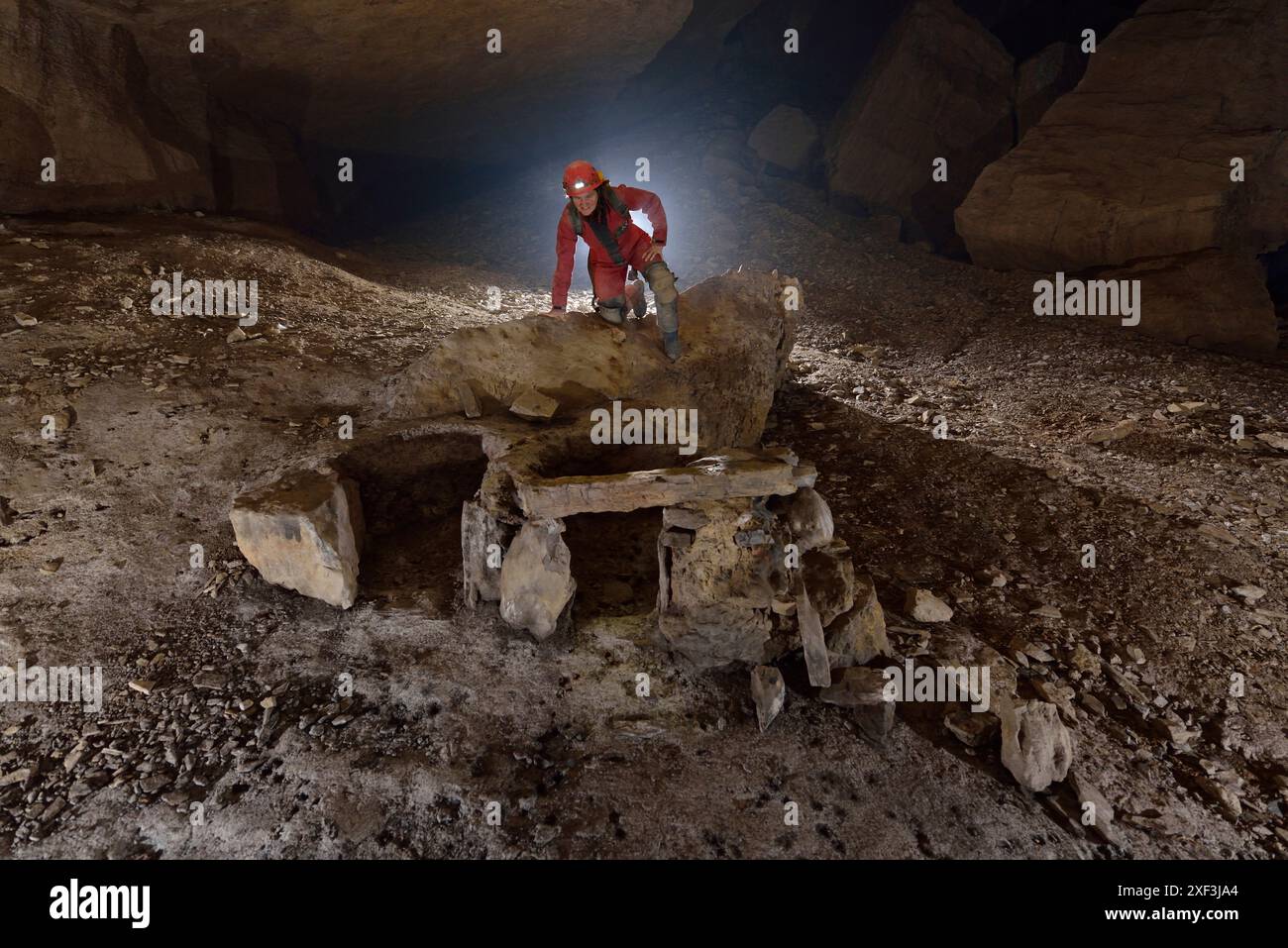 Höhlenexpedition zur Erkundung der Höhlen des Tongzi-Mastersystems im nördlichen Wulong County, Provinz Chongqing in China Stockfoto