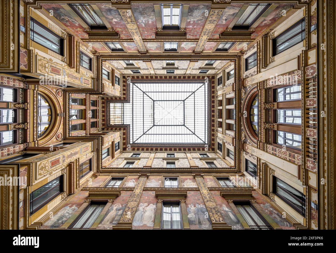 Die Galleria Sciarra, Eine italienische Jugendstilgalerie in der Via Marc Minghetti, in der Nähe des Trevi-Brunnens. Rom, Italien Stockfoto