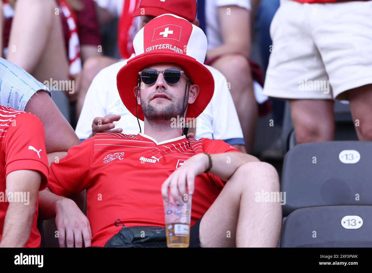 Anhänger der Schweiz beim Achtelfinale der UEFA Euro 2024 zwischen der Schweiz und Italien am 29. Juni 2024 in Berlin. Stockfoto