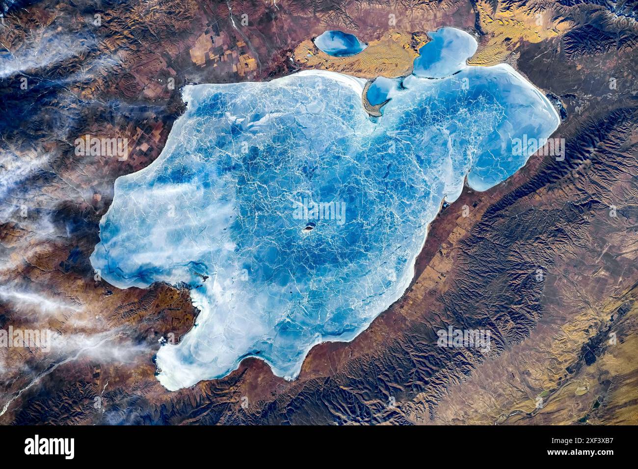Gefrorener See in China. Digitale Bildverbesserung durch die NASA Stockfoto