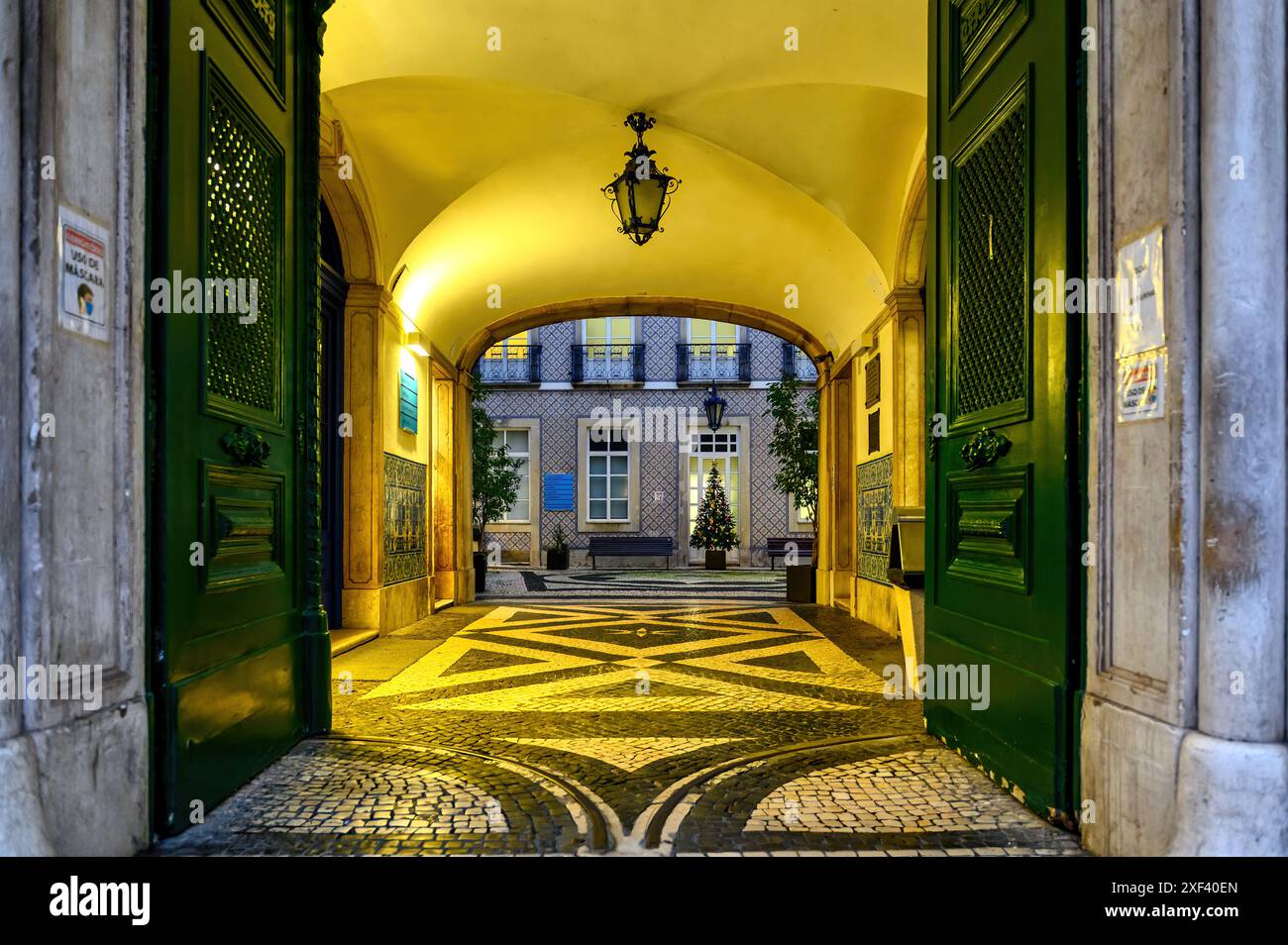 Eingang zur St. Christopher Clinic, Lissabon, Portugal Stockfoto