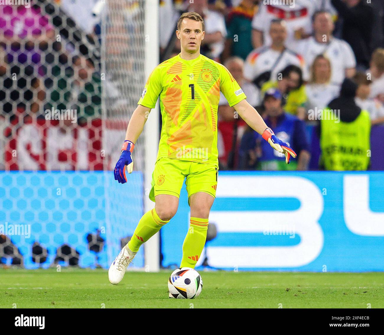 firo : 14.06.2024, Fußball: UEFA EURO 2024, EM, Europameisterschaft 2024, Gruppenphase, M01, Match 01, Eröffnungsspiel, Deutschland - SCO, Schottland Torhüter Manuel neuer aus Deutschland spielt den Ball Einzelspiel Stockfoto