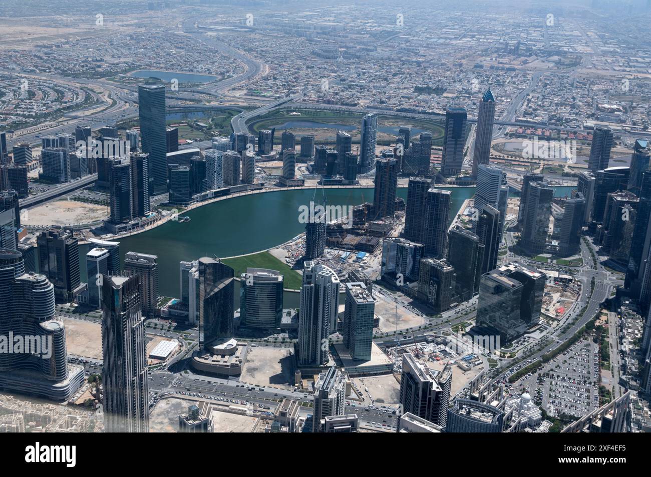 Blick auf den zentralen Stadtteil von Downtown Dubai in den Vereinigten Arabischen Emiraten (VAE) vom Burj Khalifa (dem höchsten Gebäude der Welt) aus Stockfoto