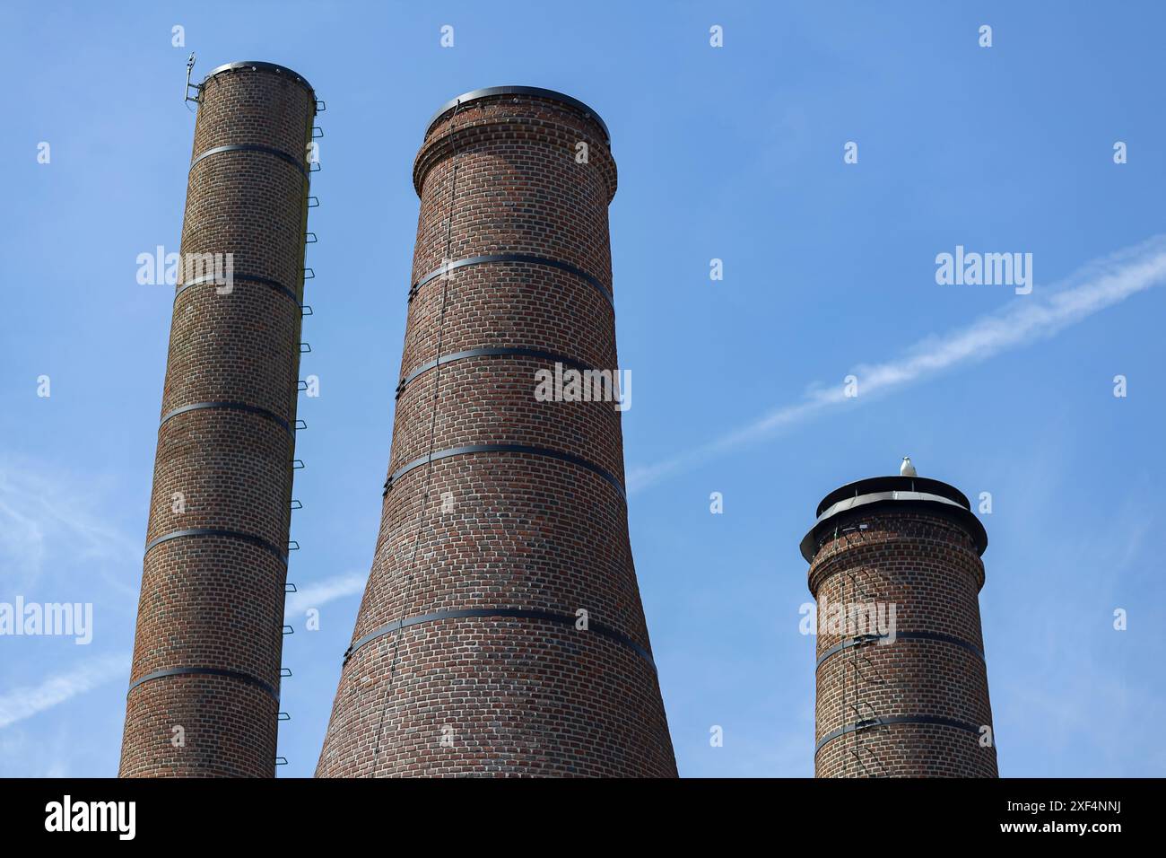Malerischer niederländischer Vergnügungshafen Huizen am Gooimeer mit ehemaligen Kalköfen Stockfoto