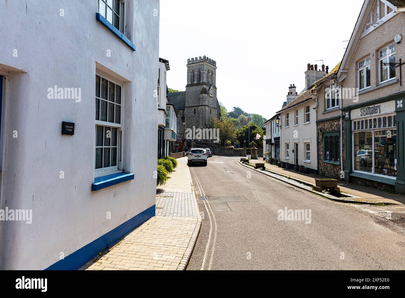Bierkirche, Devon, Großbritannien, England, Bierkirche, St., Michaelskirche, St. Michaelskirche Bier, Kirchen, Kirche, Kirchturm, Straße, außen, Stockfoto