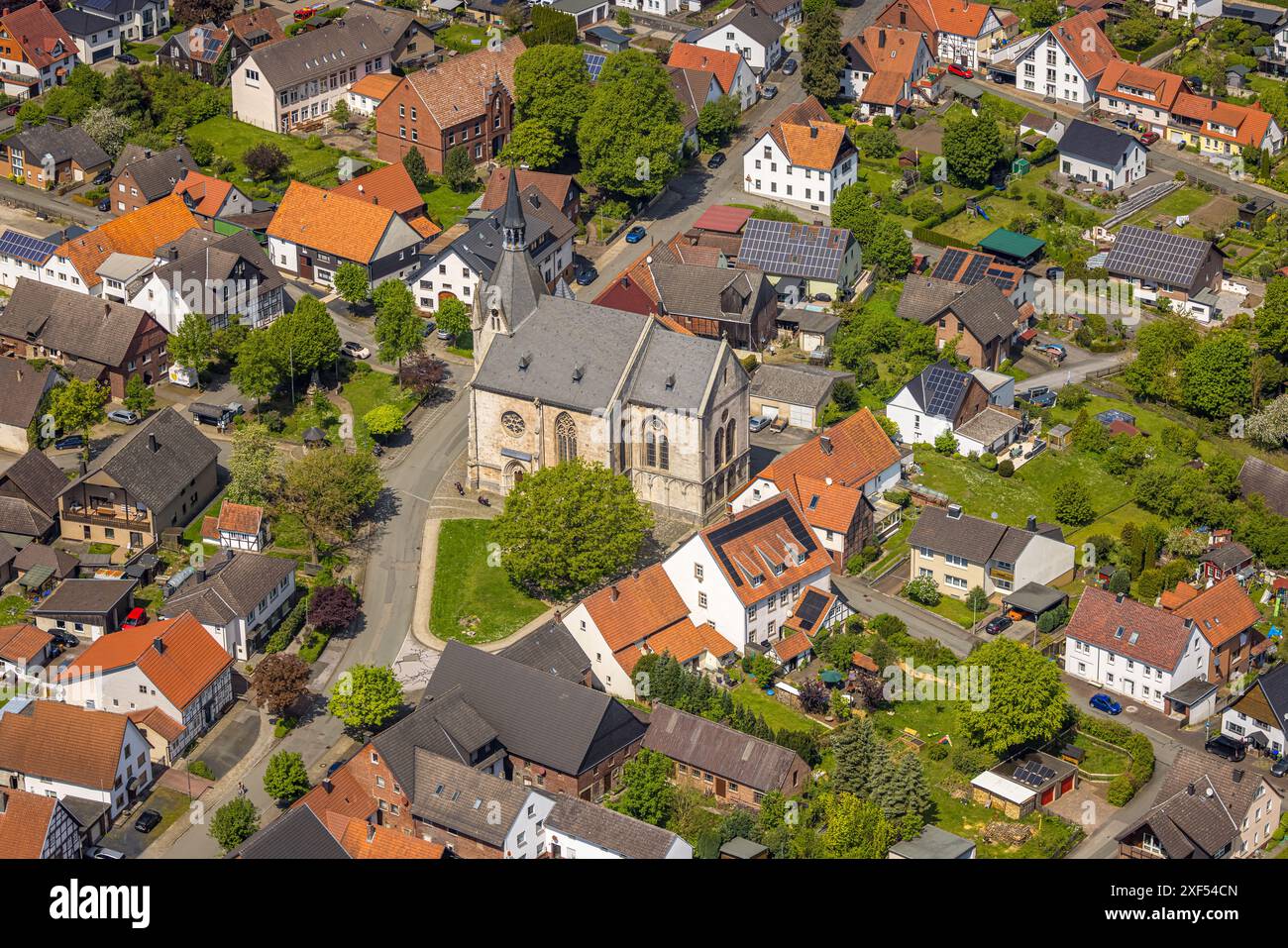 Luftaufnahme, Stadtzentrum mit römisch-katholischer Nikolaikirche, Obermarsberg, Marsberg, Sauerland, Nordrhein-Westfalen, Deutschland, Luftbild, Tow Stockfoto