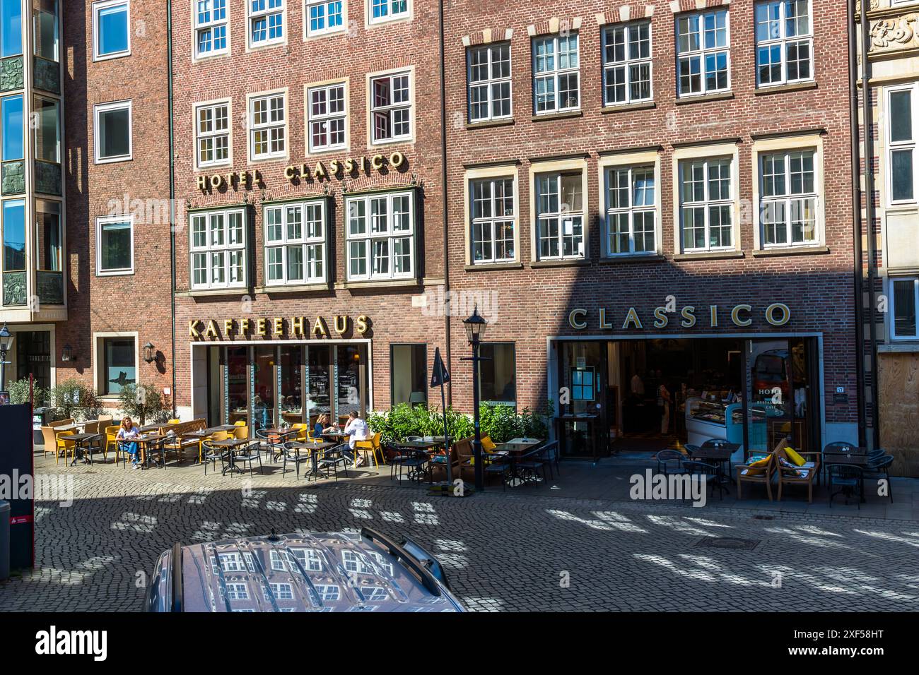 Bremen ist das europäische Zentrum für Kaffee. Eines der besten Kaffeehäuser ist das Classico am Marktplatz Bremen Stockfoto