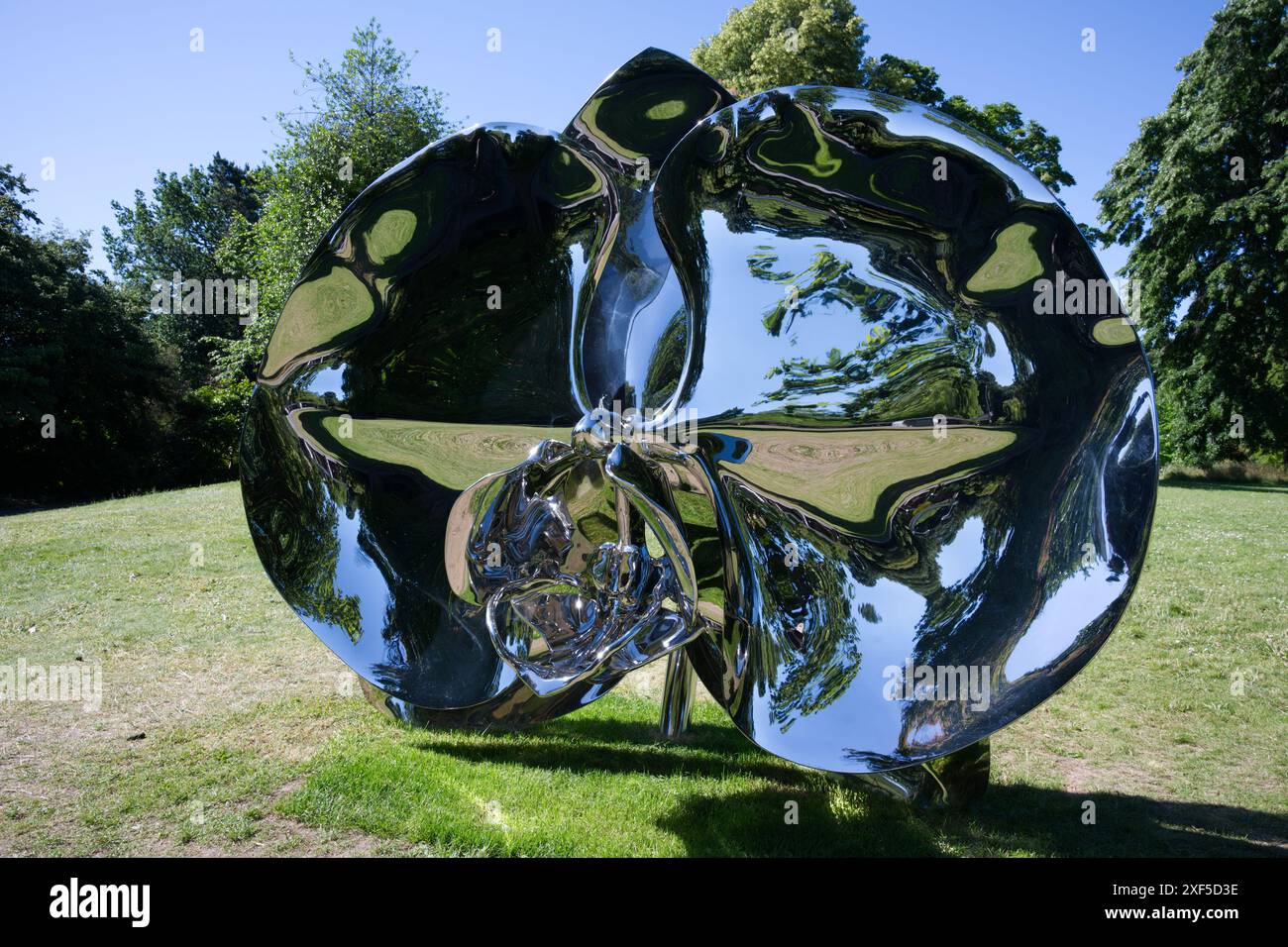 Light into Life (photosynthetische Form) 2023 von Marc Quinn in Kew Gardens in London Stockfoto