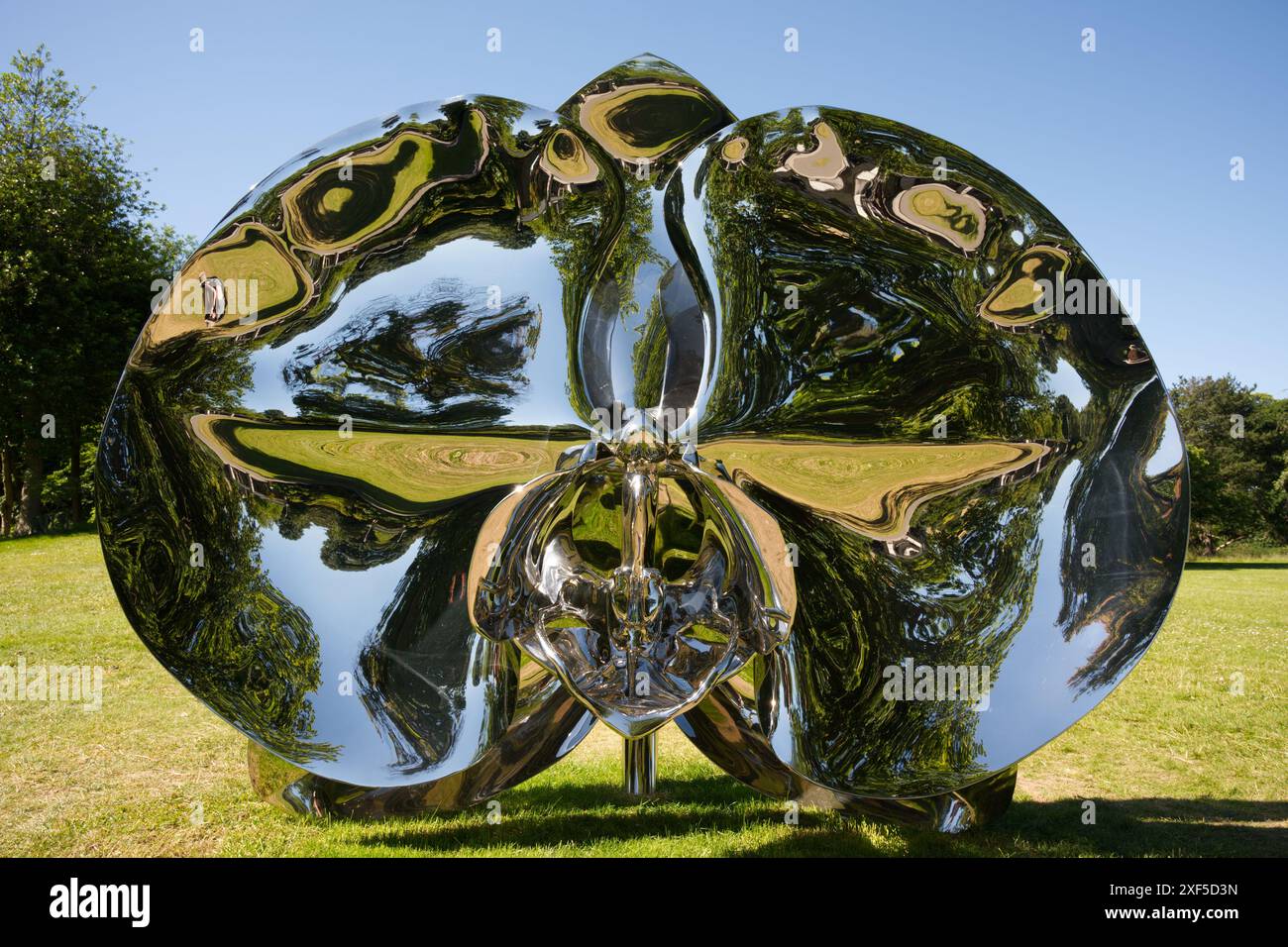 Light into Life (photosynthetische Form) 2023 von Marc Quinn in Kew Gardens in London Stockfoto