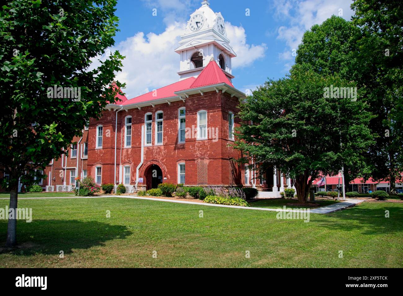 Editorial - 29.06.2024 - Wartburg, TN - Eckansicht des Morgan County Courthouse in Wartburg, TN Stockfoto