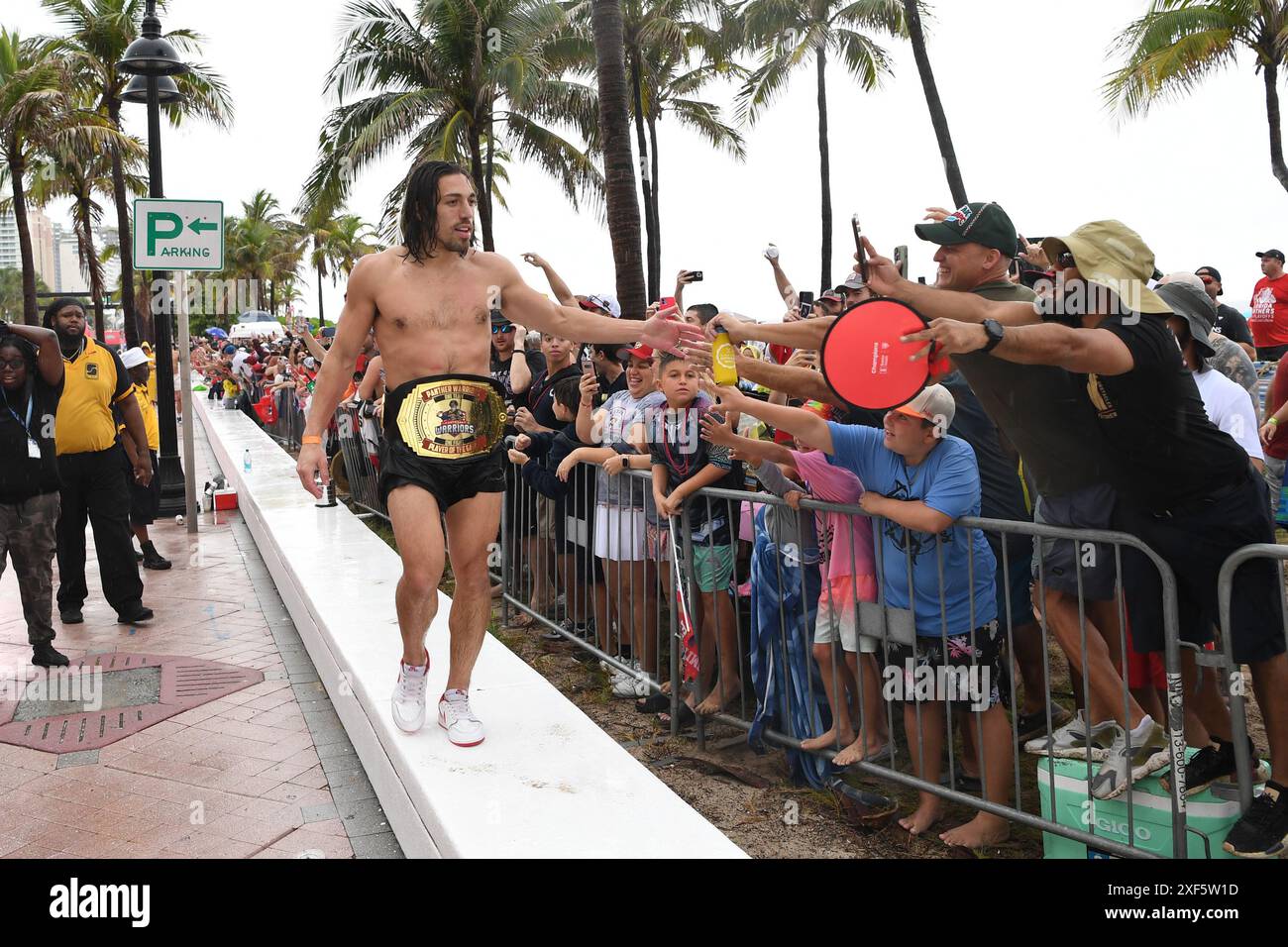 Fort Lauderdale Beach, Florida, USA. 30. Juni 2024. Ryan Lomberg von den Florida Panthers feiert während der Siegesparade nach dem Sieg der Florida Panthers im Stanley Cup am 30. Juni 2024 in Fort Lauderdale Beach, Florida. Quelle: Mpi04/Media Punch/Alamy Live News Stockfoto