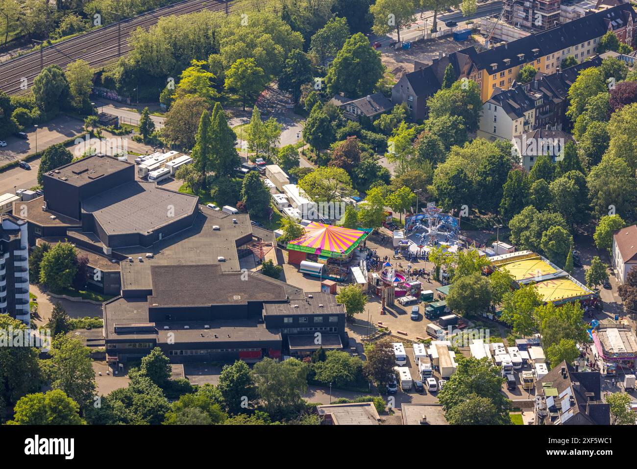 Luftaufnahme, Himmelfahrtsmesse in der Berger Straße am Saalbau Witten, Karussell und Stände, Witten, Ruhrgebiet, Nordrhein-Westfalen, Deutschland, Luftbild, Stockfoto