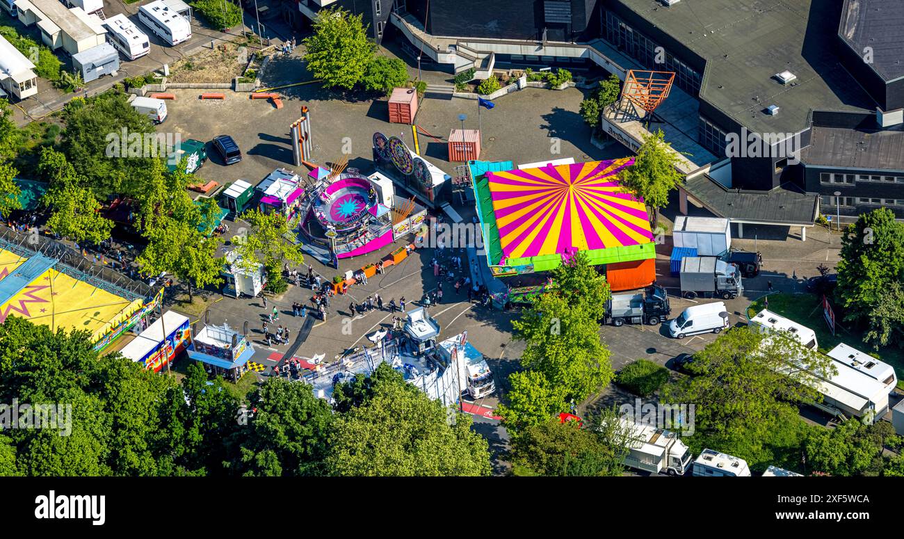 Luftaufnahme, Himmelfahrtsmesse in der Berger Straße am Saalbau Witten, Karussell und Stände, Witten, Ruhrgebiet, Nordrhein-Westfalen, Deutschland, Luftbild, Stockfoto