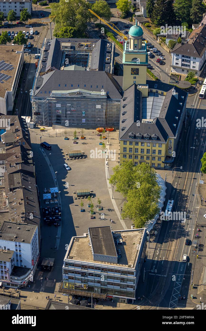 Aus der Vogelperspektive, Witten Rathaus mit Baustellenrenovierung und Gerüstbau, Rathausplatz mit Celestianbau, Witten, Ruhrgebiet, Nord RH Stockfoto