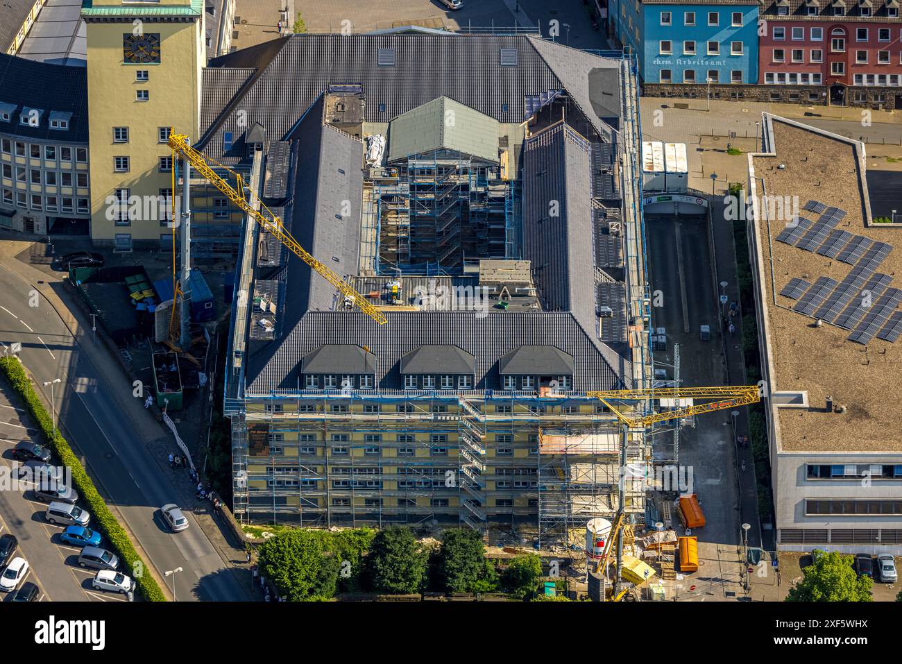 Luftansicht, Witten Rathaus mit Baustellenrenovierung und Gerüstbau, Witten, Ruhrgebiet, Nordrhein-Westfalen, Deutschland, Luftaufnahme, Abschleppen Stockfoto