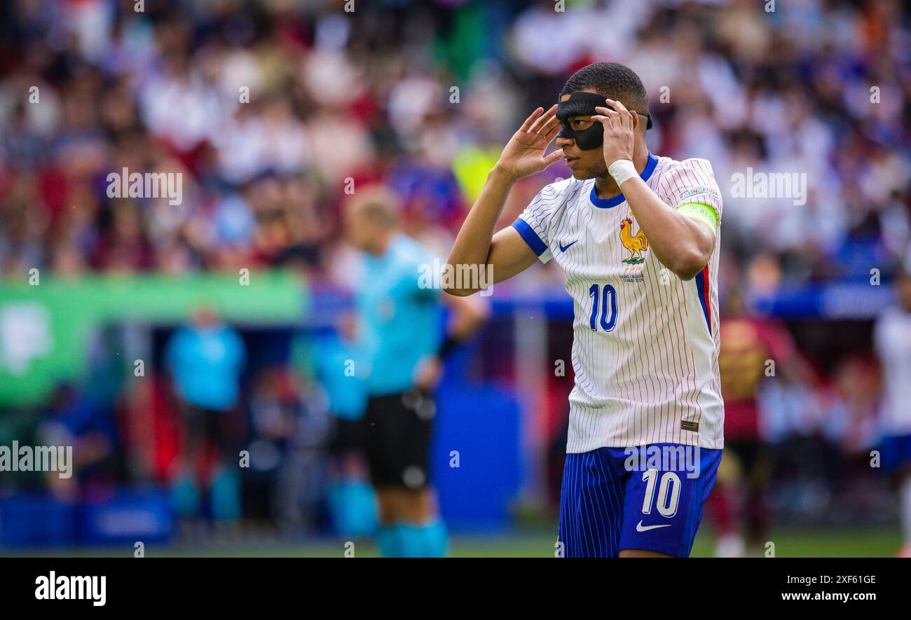 Düsseldorf, Deutschland. Juli 2024. Kylian Mbappe (FRA) mit Gesichtsmaske Frankreich - Belgien Frankreich - Belgien 01.07.2024 Credit: Moritz Müller/Alamy Live News Stockfoto