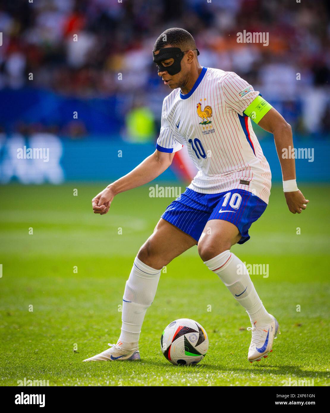 Düsseldorf, Deutschland. Juli 2024. Kylian Mbappe (FRA) mit Gesichtsmaske Frankreich - Belgien Frankreich - Belgien 01.07.2024 Credit: Moritz Müller/Alamy Live News Stockfoto