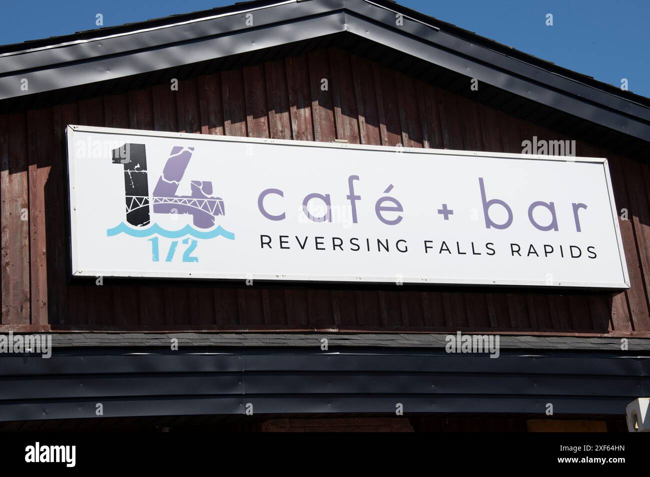 14 1/2 Cafe & Bar Schild am Reversing Falls Rapids in Saint John, New Brunswick, Kanada Stockfoto