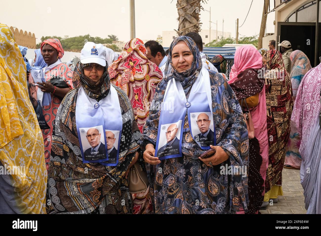 Nouakchott, Mauretanien. Juli 2024. Nicolas Remene/Le Pictorium - Siegesfeier für die Anhänger von Präsident Mohamed Ould Ghazouani - 01/07/2024 - Mauretanien/Nouakchott/Nouakchott - Frauenverbände und Unterstützer versammelten sich in einem Hotel in der Hauptstadt, um den Sieg der Präsidenten von Mauretanien in der ersten Runde der Präsidentschaftswahlen zu feiern; Mohamed Ould Ghazouani nach der offiziellen Bekanntgabe der Ergebnisse durch das CENI am frühen Nachmittag in Nouakchott, diesen Montag, den 1. Juli 2024. Quelle: LE PICTORIUM/Alamy Live News Stockfoto