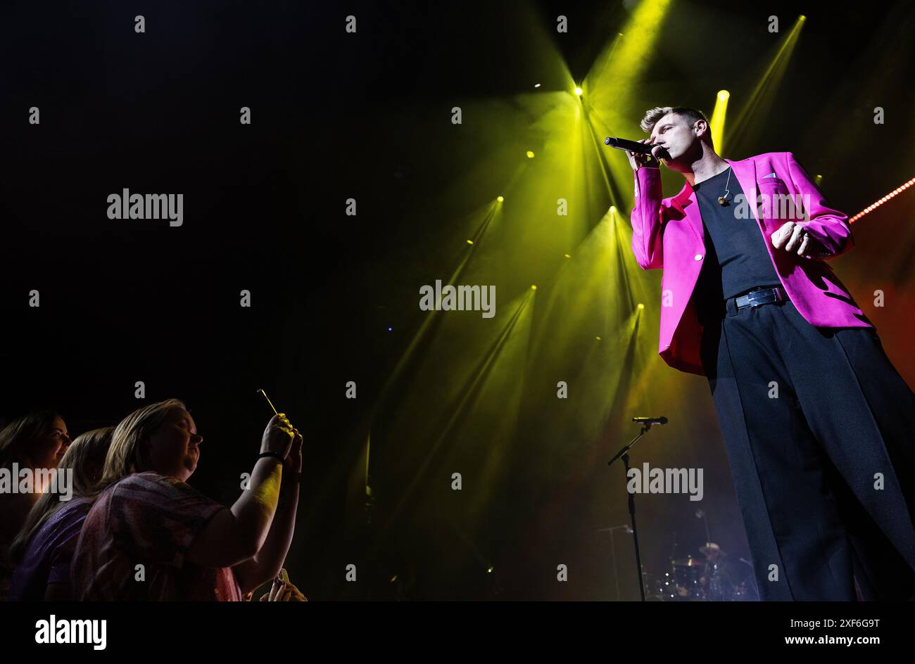 ROTTERDAM - Backstreet Boy Nick Carter während einer Aufführung im Luxor Theater. Das Konzert ist Teil seiner Who I am Tour. ANP IRIS VAN DEN BROEK niederlande aus - belgien aus Stockfoto