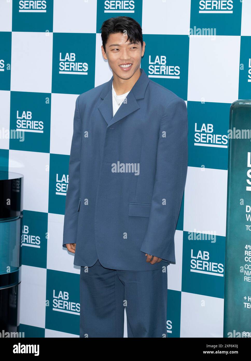 Seoul, Südkorea. Juli 2024. Der südkoreanische Fußballspieler Hwang Hee-chan nimmt am 1. Juli 2024 an einem Fotogespräch für die LABORSERIE Photocall Event Event in Seoul Teil. (Foto: Lee Young-HO/SIPA USA) Credit: SIPA USA/Alamy Live News Stockfoto