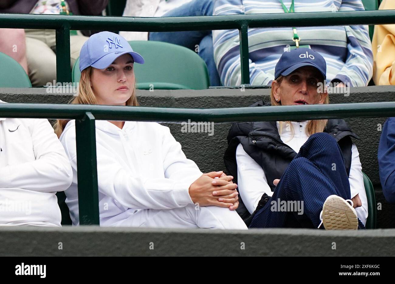 Anna Kalinskaya Partnerin von Jannik Sinner am ersten Tag der Wimbledon Championships 2024 im All England Lawn Tennis and Croquet Club in London. Bilddatum: Montag, 1. Juli 2024. Stockfoto