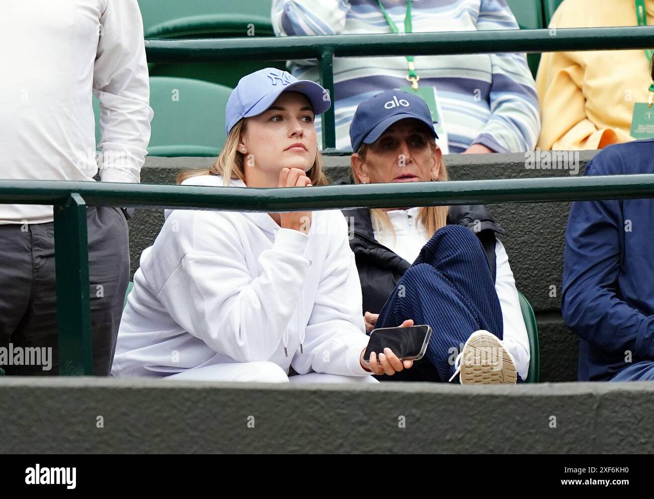 Anna Kalinskaya Partnerin von Jannik Sinner am ersten Tag der Wimbledon Championships 2024 im All England Lawn Tennis and Croquet Club in London. Bilddatum: Montag, 1. Juli 2024. Stockfoto