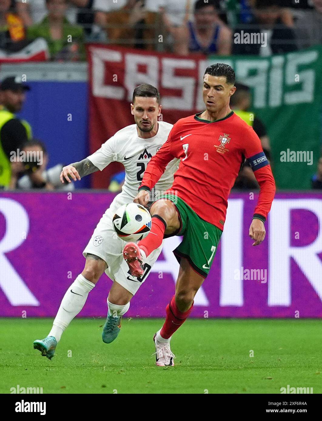 Der portugiesische Cristiano Ronaldo und der slowenische Petar ...