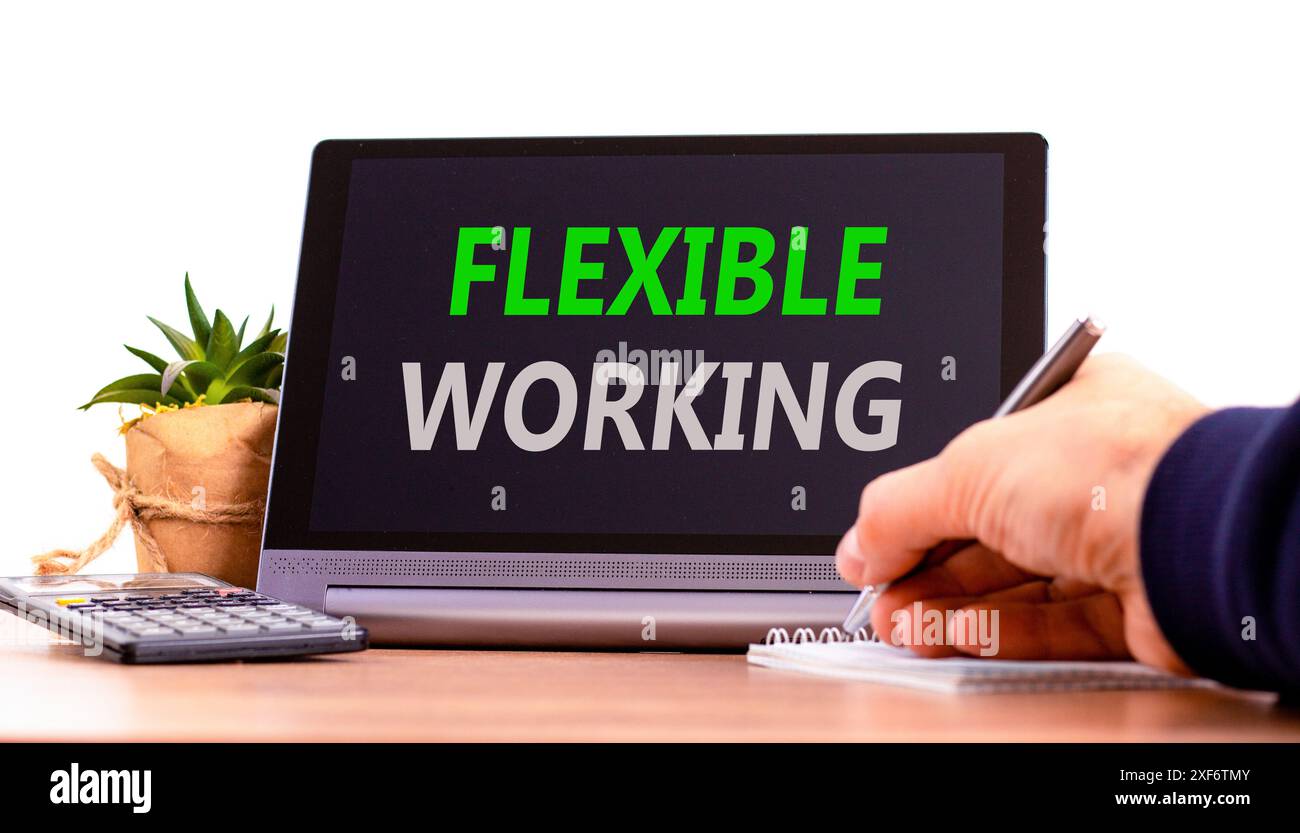 Symbol für flexibles Arbeiten. Konzeptwörter flexible Arbeit auf wunderschönem schwarzen Pad. Schöner weißer Hintergrund. Geschäftsmann Hand. Rechner. Geschäftsreise Stockfoto