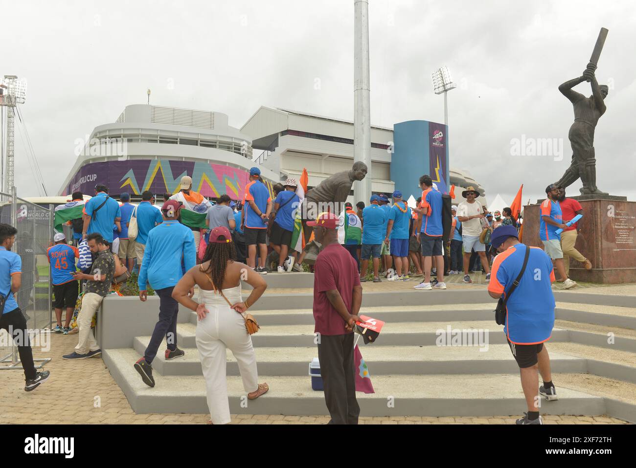 Bridgetown, USA. Juni 2024. BRIDGETOWN, BARBADOS – 29. JUNI: Cricket-Fans gehen auf die Straße, nachdem Indien den ICC T20 World Cup-Titel der Männer gewonnen hat und Südafrika am 29. Juni 2024 im Kensington Oval in Bridgetown, Barbados, besiegt hat. (Foto: JL/SIPA USA) Credit: SIPA USA/Alamy Live News Stockfoto