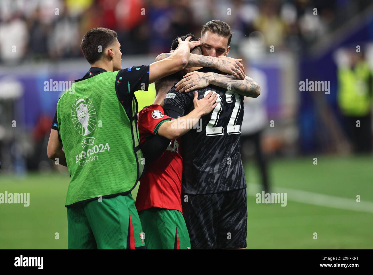 Frankfurt, Deutschland. Juli 2024. Diogo Costa (Portugal)Jose Sa (Portugal)Francisco Conceicao (Portugal) während des Spiels zur UEFA Euro Deutschland 2024 zwischen Portugal 3-0 Slowenien in der Frankfurt Arena am 01. Juli 2024 in Frankfurt. Quelle: Maurizio Borsari/AFLO/Alamy Live News Stockfoto