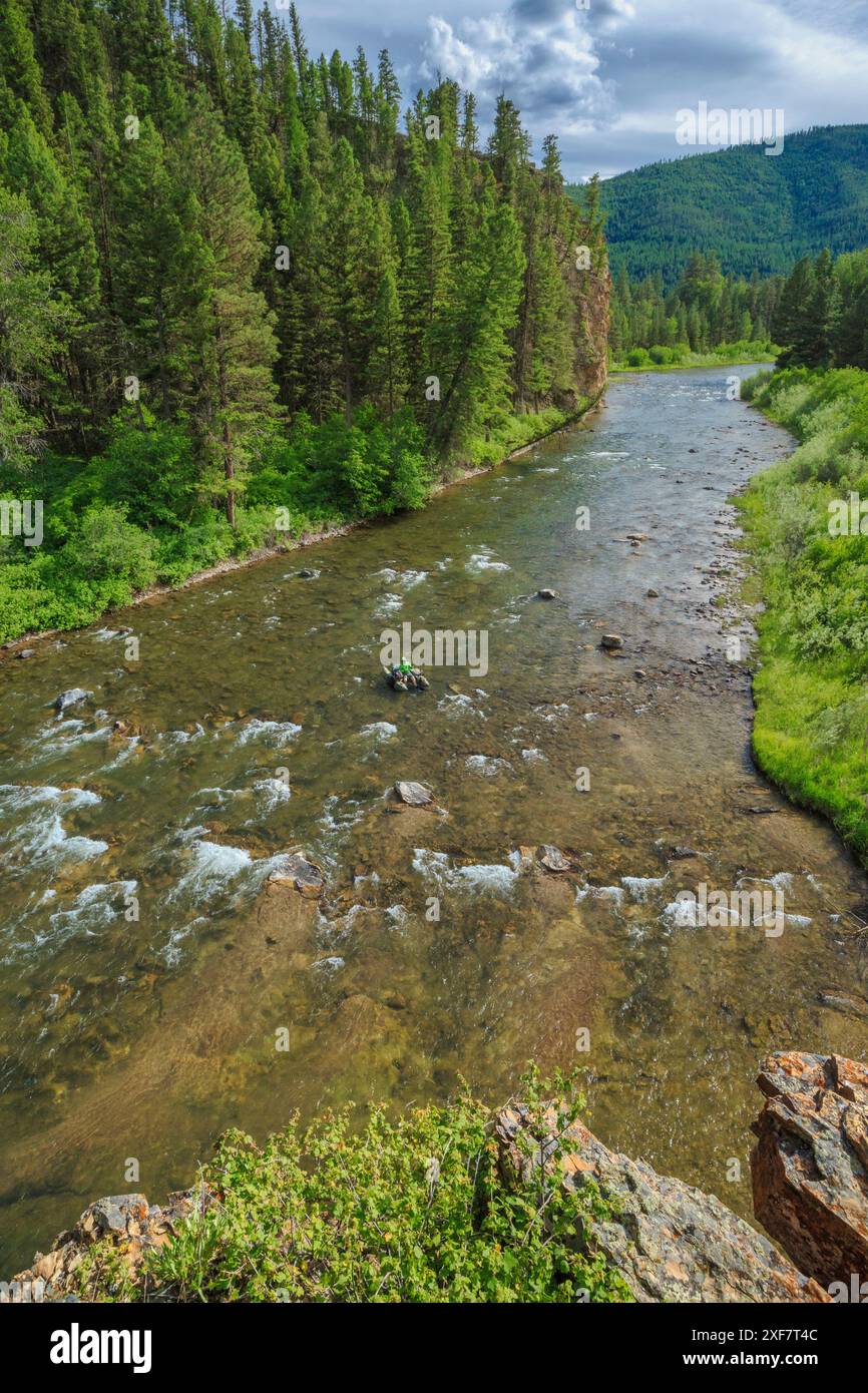 Bootsangeln auf dem blackfoot River in der Nähe von ovando, montana Stockfoto