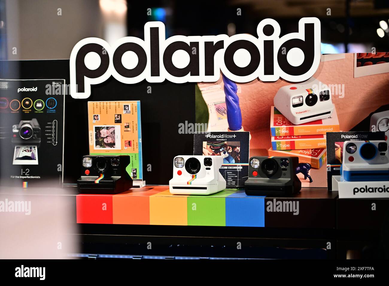 Taiwan – 16. März 2024: Die 1943 von der Polaroid Corporation erfundene Polaroid Sofortkamera ist bekannt für ihre einzigartige Sofortbildfunktion. Stockfoto