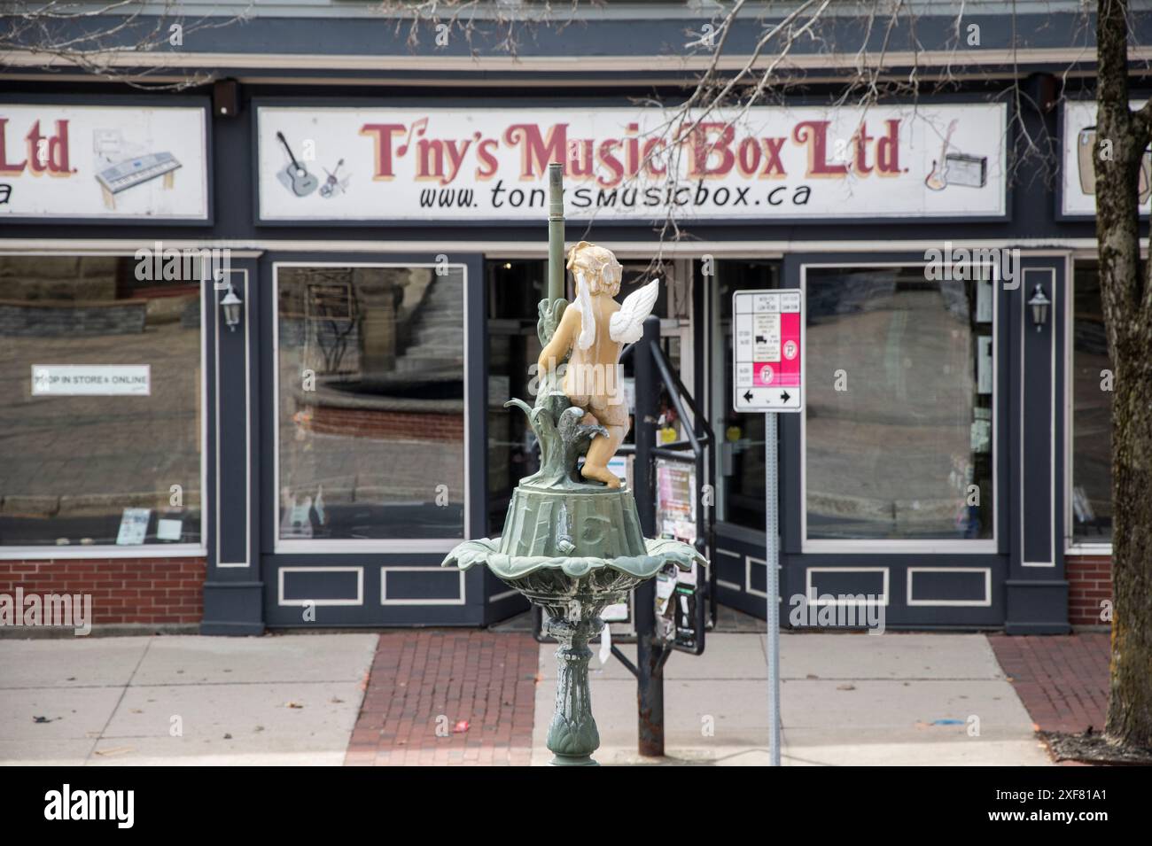 Tony's Music Box Ltd. Schild auf der Queen Street im Stadtzentrum von Fredericton, New Brunswick, Kanada Stockfoto