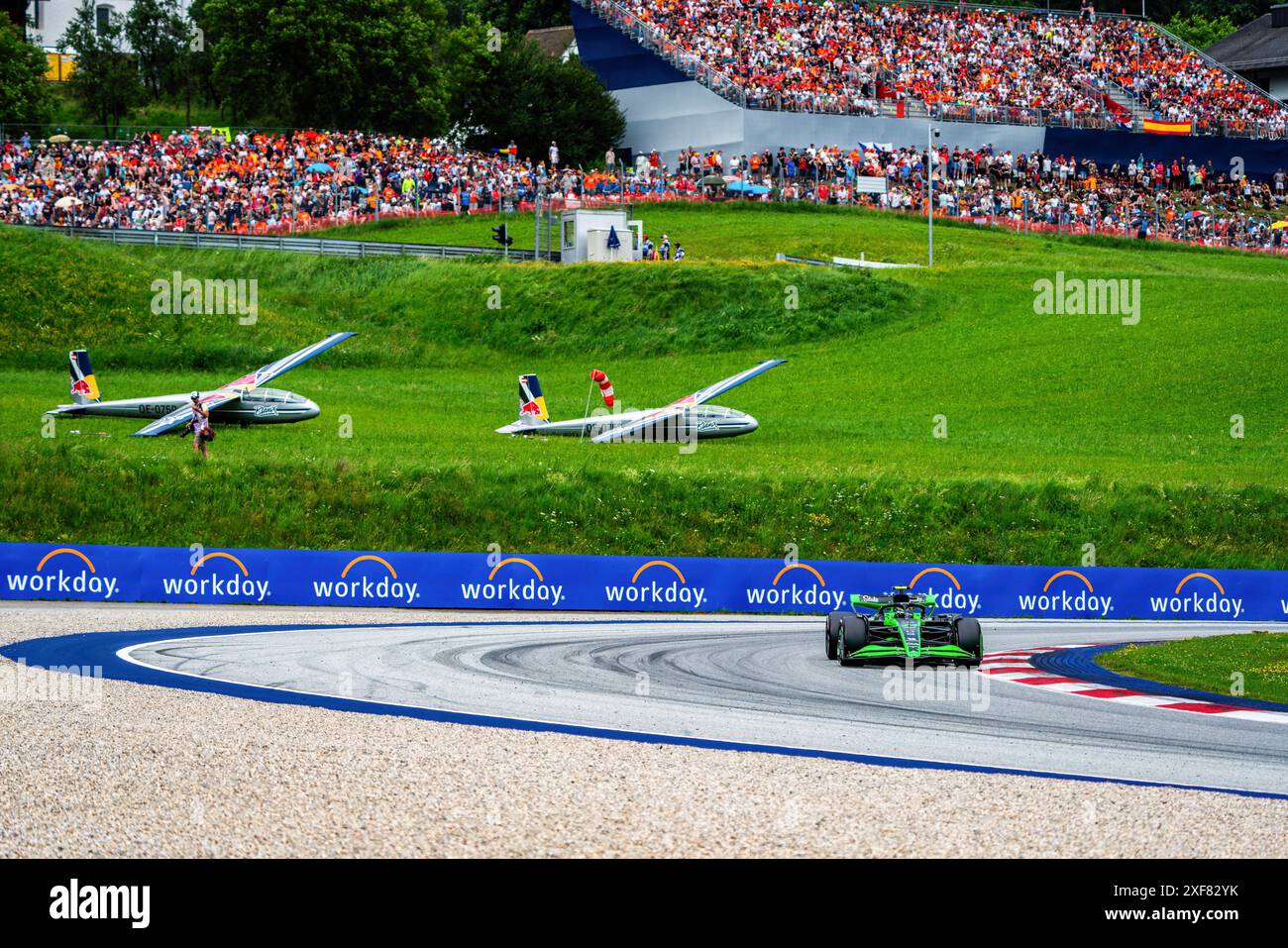 Spielberg, Österreich. 30. Juni 2024. Zhou Guanyu, chinesischer Fahrer des Stake F1 Kick sauber Team, tritt beim Formel 1 Grand Prix von Österreich an. (Foto: Luca Martini/SOPA Images/SIPA USA) Credit: SIPA USA/Alamy Live News Stockfoto