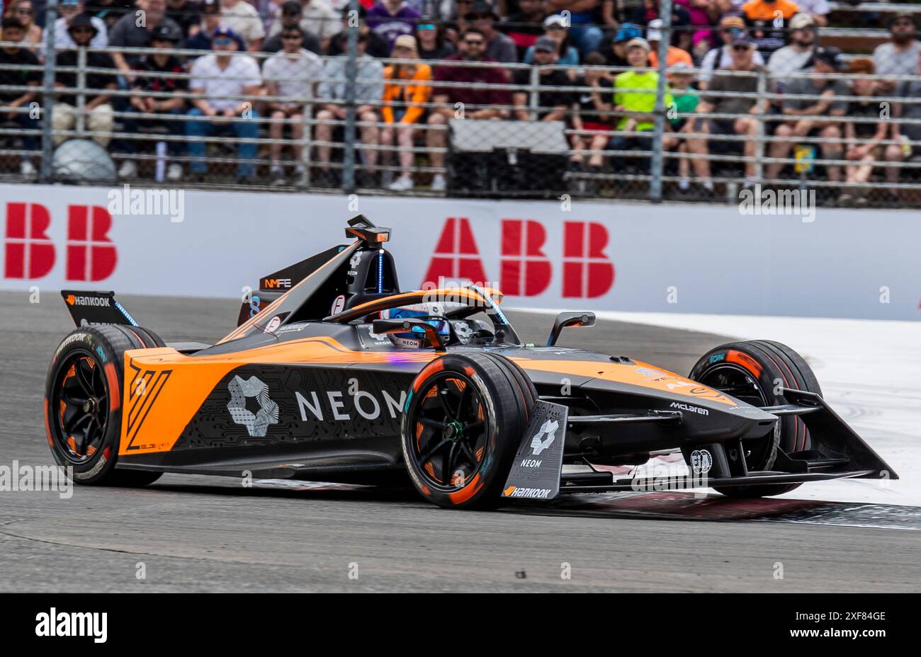 Juni 30 2024 die Fahrer Sam Bird und Taylor Barnard/Neom McLaren Formula E Team (8) fahren während des Portland Hankook Formel E-Prix Race 2 auf dem Portland International Raceway Portland ODER Thurman James/CSM durch die Schikane Stockfoto