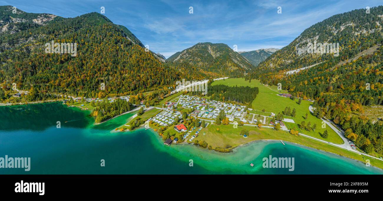 Ausblick auf den herrlich in den Tiroler Alpen gelegen Plansee im Naturpark Reutte der östliche Teil des Plansees in Tirol aus der Luft Reutte Planse Stockfoto