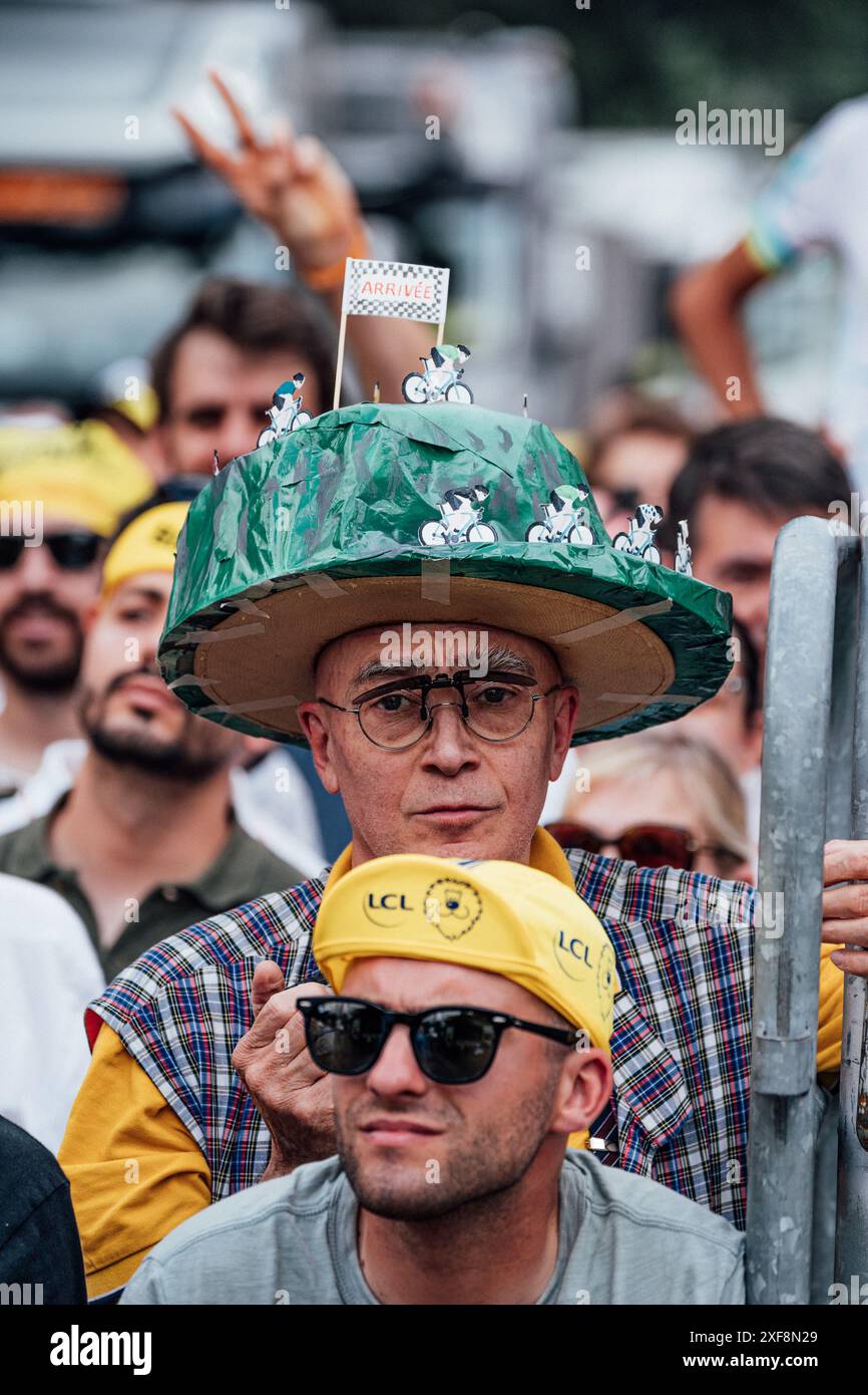 Bild von Zac Williams/SWpix.com - 01/07/2024 - Radfahren - 2024 Tour de France - Stage 3 Piacenza nach Turin - Italien - Torino Fans. Quelle: SWpix/Alamy Live News Stockfoto