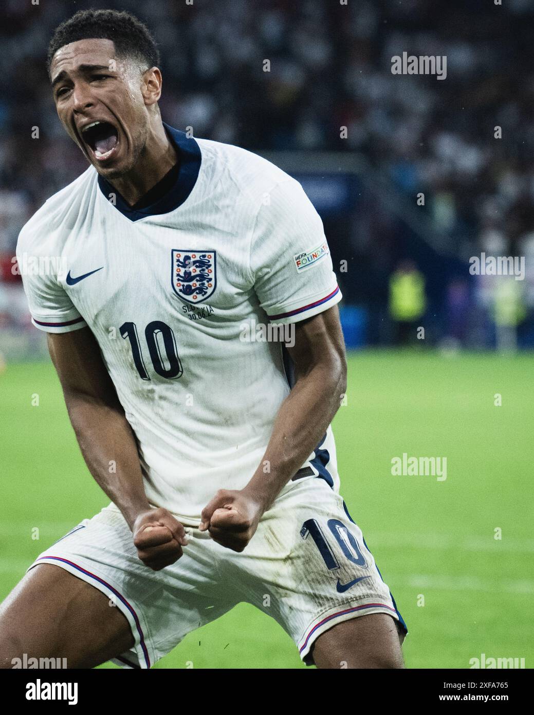 GELSENKIRCHEN, DEUTSCHLAND - JUNI 30: Jude Bellingham aus England feiert im Achtelfinale der UEFA EURO 2024 zwischen England und der Slowakei Stockfoto