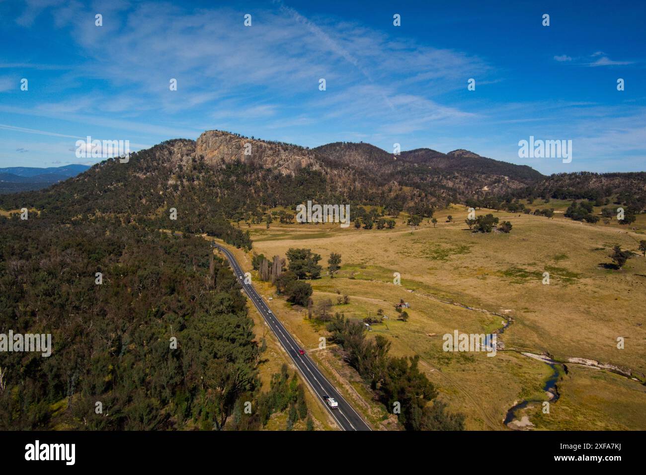 Der Bluff Rock ist für seine historische Bedeutung bekannt. Es ist der Ort des Bluff Rock Massakers, das während der europäischen Siedlung stattfand Stockfoto