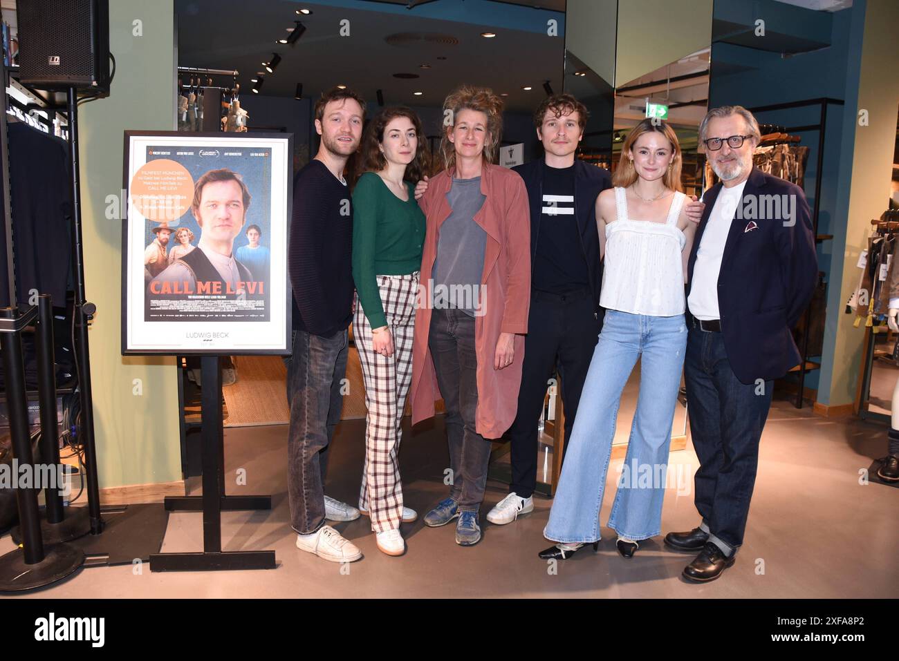Vincent Redetzki, Schauspieler Amy Benkenstein Schauspielerin Neele Vollmar Regisseurin Anton von Lucke Schauspieler Lea van Acken Schauspielerin Robert Marciniak Produzent Muenchen 02.07.2024 Ludwig Beck-Lieblingsfilm-Filmfest München Matinee Filmtalk Call Me Levi Muenchen *** Vincent Redetzki, Schauspieler Amy Benkenstein Schauspielerin Neele Vollmar Regisseur Anton von Lucke Schauspieler Lea van Acken Schauspielerin Robert Marciniak Produzent München 02 07 2024 Ludwig Beck Lieblingsfilm Filmfest München Matinee Filmtalk nenn mich Levi Muenchen Stockfoto