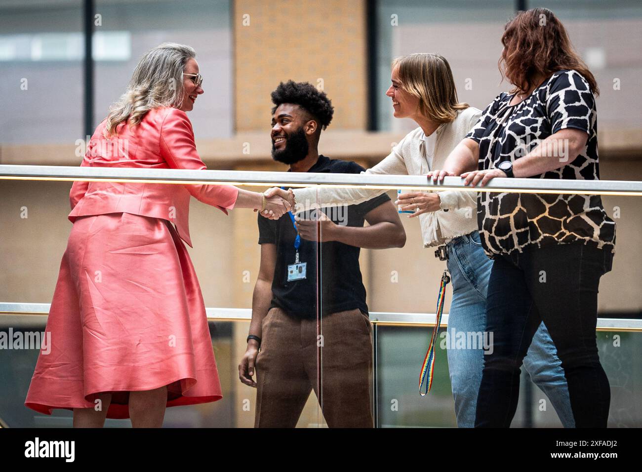 Den Haag, Niederlande. Juli 2024. DEN HAAG - Minister Fleur Agema kommt vor dem Transfer im Ministerium für Gesundheit, Wohlfahrt und Sport an. ANP TOBIAS KLEUVER niederlande Out - belgien Out Credit: ANP/Alamy Live News Stockfoto