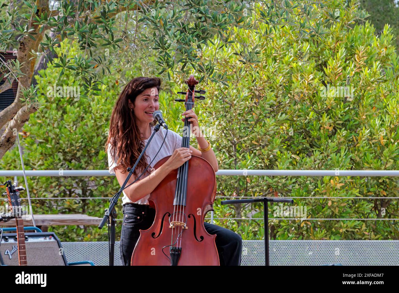 Sarah Amiel en Concert. Chill au Malpas. Office de Tourisme 'La Domitienne'. Nissan-lez-Enserune, Occitanie, Frankreich Stockfoto