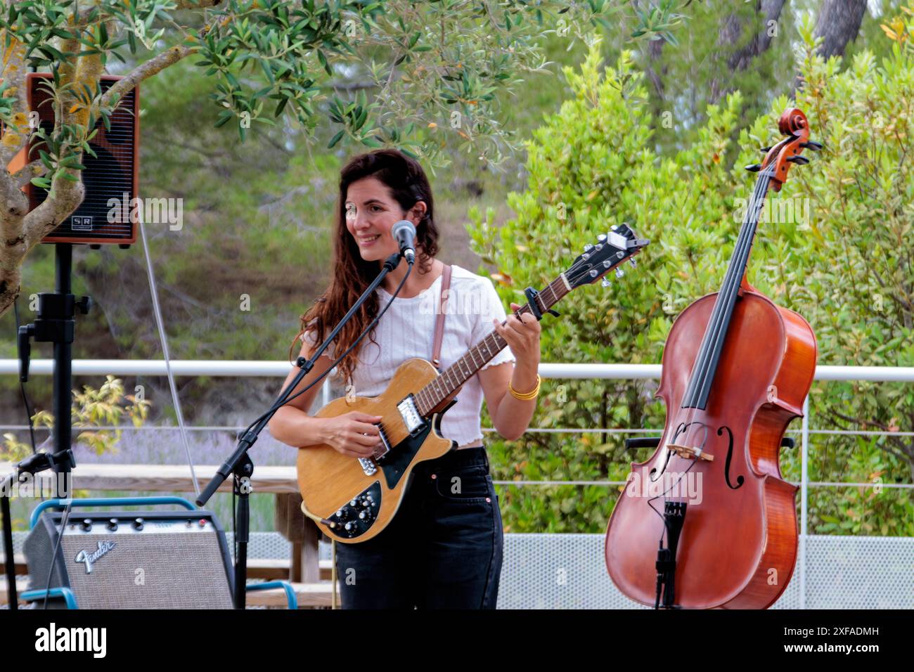 Sarah Amiel en Concert. Chill au Malpas. Office de Tourisme 'La Domitienne'. Nissan-lez-Enserune, Occitanie, Frankreich Stockfoto