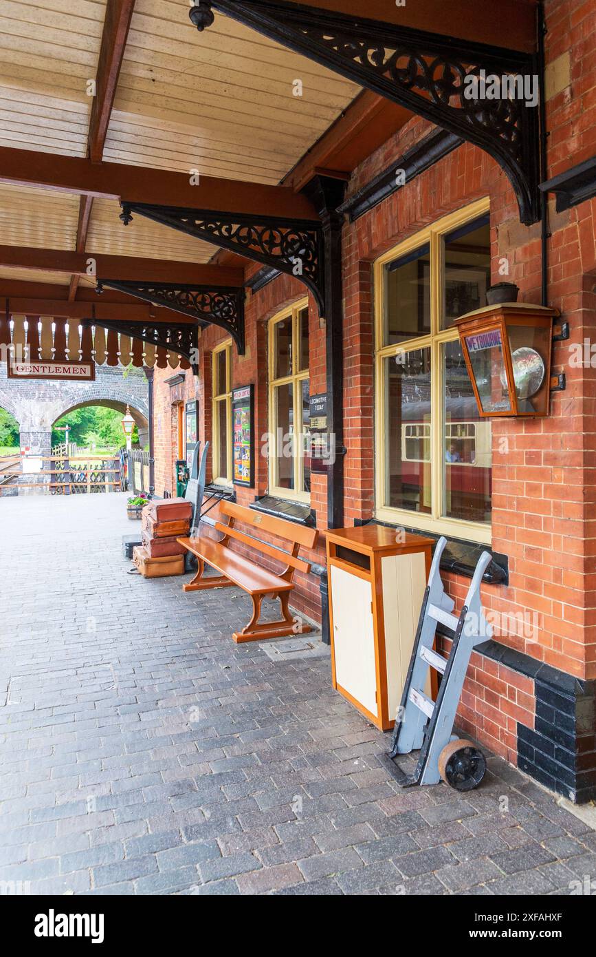 Der Bahnhof Weybourne ist ein traditioneller Ticketschalter an der Poppy Line, Teil der North Norfolk Railway Stockfoto