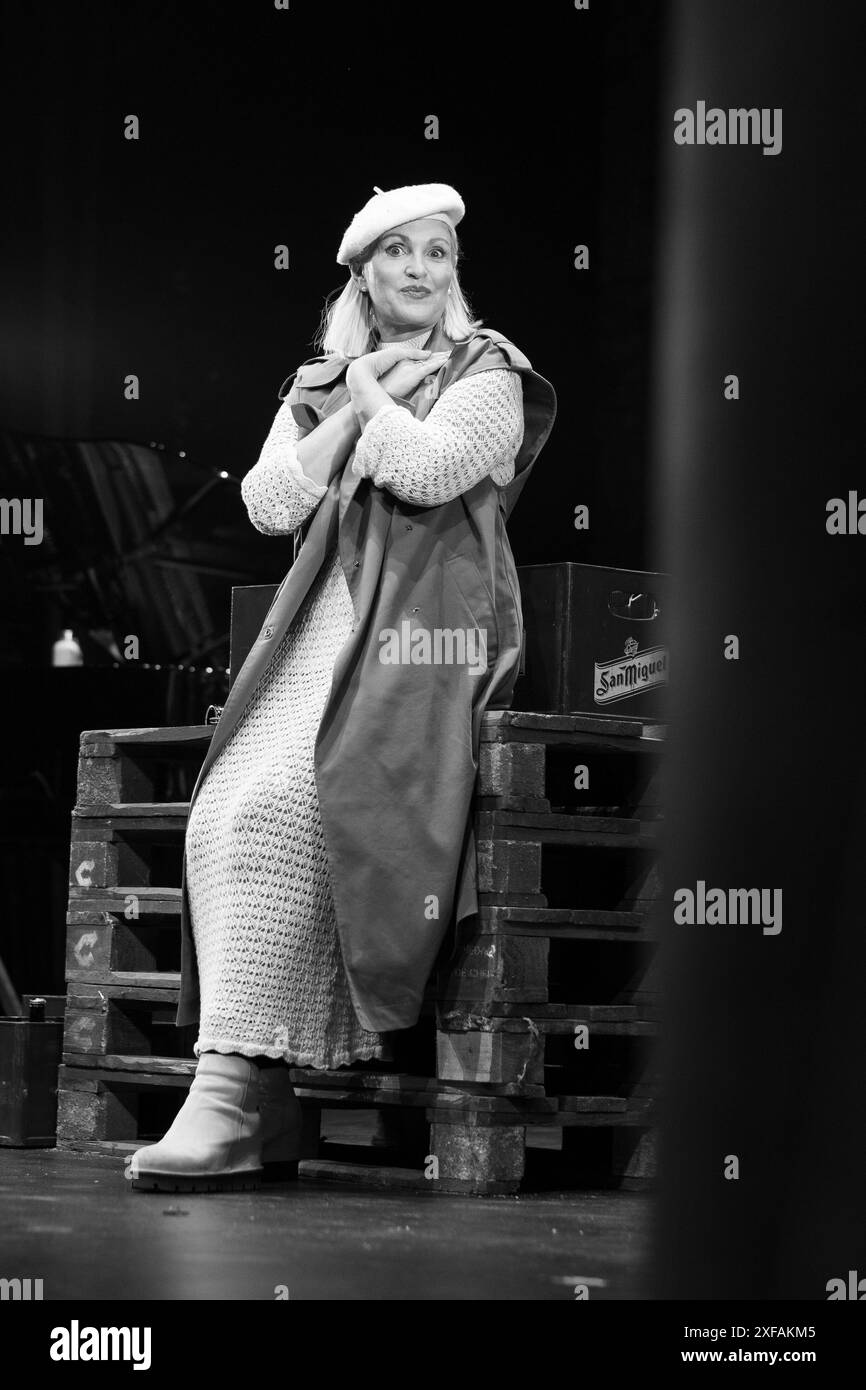 Ainhoa Arteta tritt auf der Bühne während des Theaterauftritts „La Boheme“ im Marquina Theater am 02. Juli 2024 in Madrid, Spanien, auf. Stockfoto