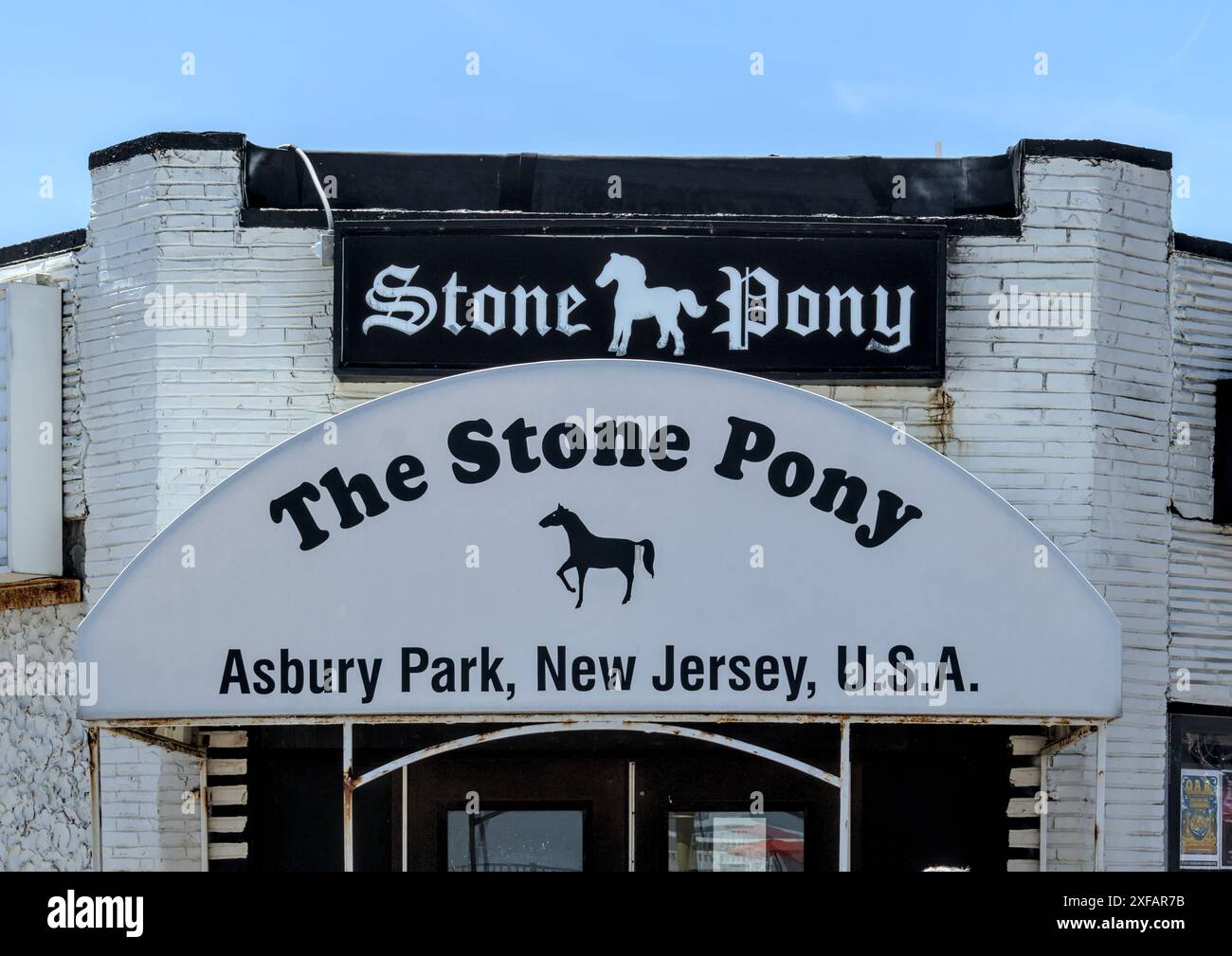 Asbury Park, NJ - 1. Juni 2024: Eintritt zum Stone Pony, berühmter Bar-Musikort in Asbury Park, New Jersey, wo Bruce Springsteen seinen Anfang nahm Stockfoto