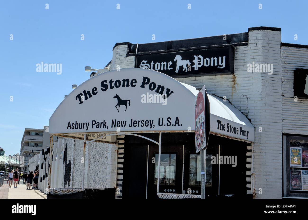 Asbury Park, NJ - 1. Juni 2024: Eintritt zum Stone Pony, berühmter Bar-Musikort in Asbury Park, New Jersey, wo Bruce Springsteen seinen Anfang nahm Stockfoto
